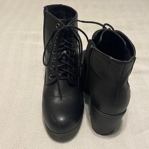 Ankle chunky boots